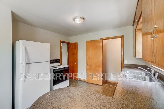 Building Photo - 347 Darrow Ave