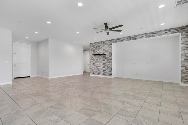 Building Photo - 40632 Firenze Ct