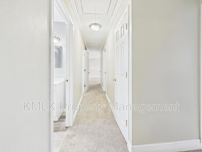 Building Photo - 3434 Lawndale Dr