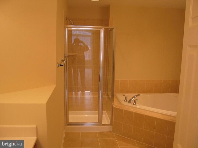 Building Photo - 705 Vestal St