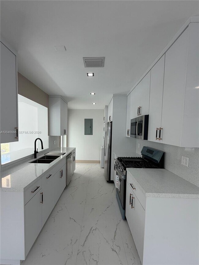 Building Photo - 8235 SW 62nd Pl