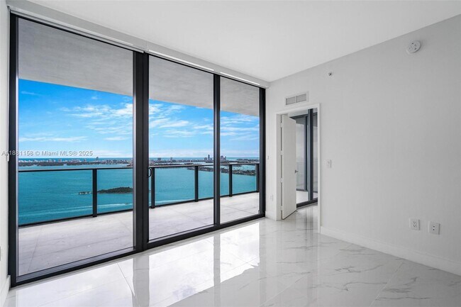 Building Photo - 700 NE 24th St