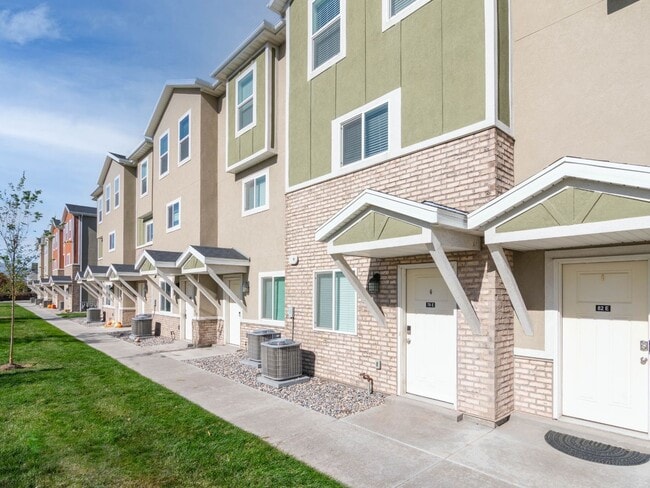 Building Photo - 100 E 630 N