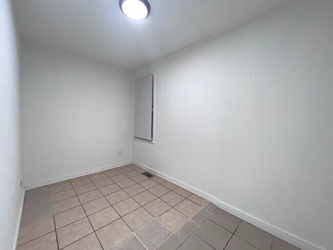 Building Photo - 8919 S Muskegon Ave