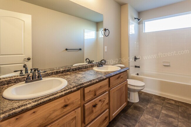 Building Photo - 570 Lapis Pl