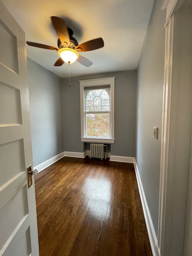 Building Photo - Beautiful Petworth Row House On Grant Circle Park W/Parking Included, Pets Welcomed, Updated Kitc...