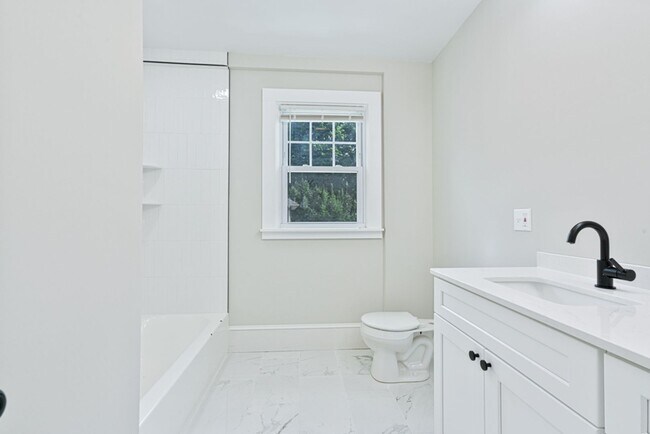 Building Photo - Newly renovated apartment for rent by Providence College / Elmhurst(Available 6/1/2026)