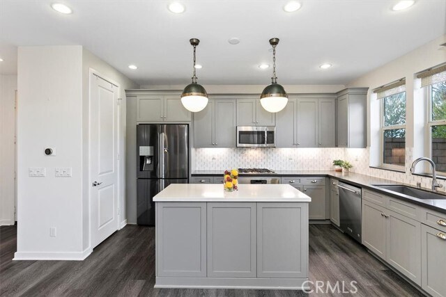 Building Photo - 55 Fuchsia