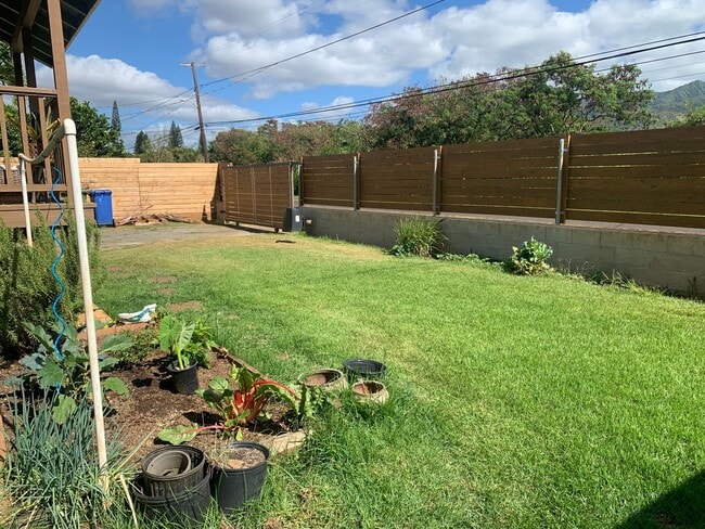 Building Photo - Renovated 3 bed, 2 bath Duplex Home in Waialua