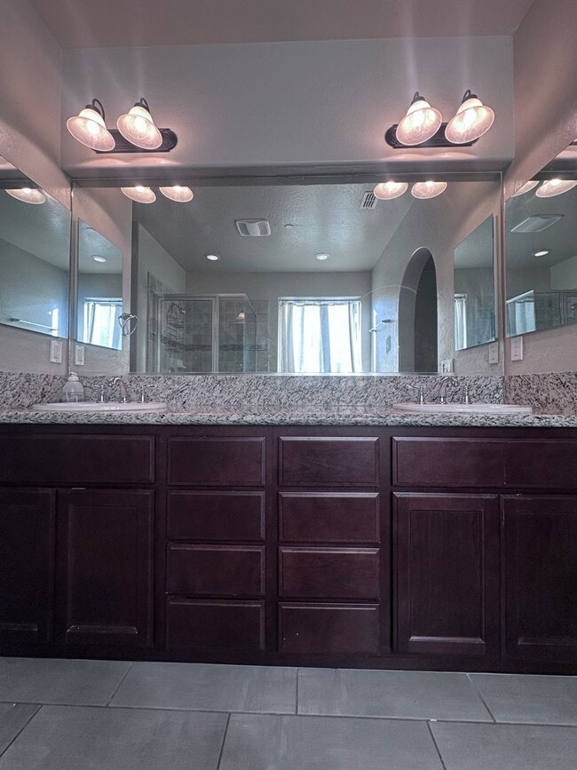 Building Photo - Spacious Tulare home coming soon!