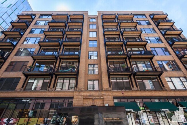 Building Photo - 2 bedroom in Chicago IL 60661