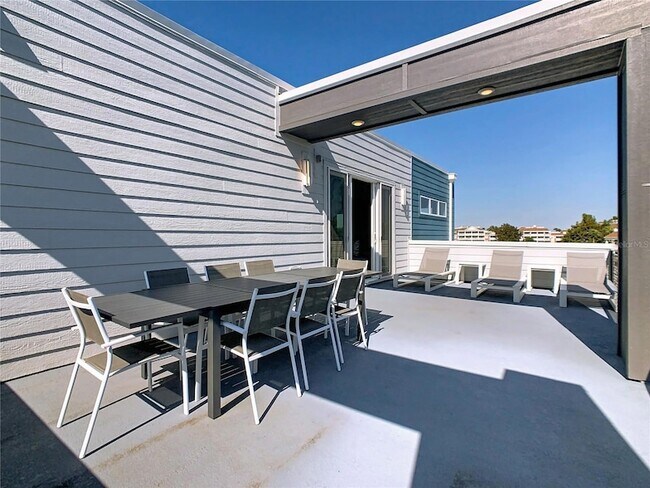 Building Photo - 7740 Sandy Ridge Dr