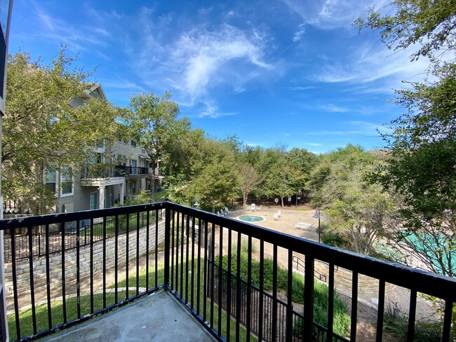 Building Photo - Luxury Living in Northwest Austin: Your Dr...