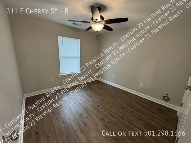 Building Photo - 311 E Cherry St