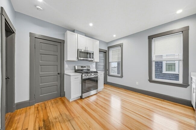 Building Photo - 24 Hinckley St