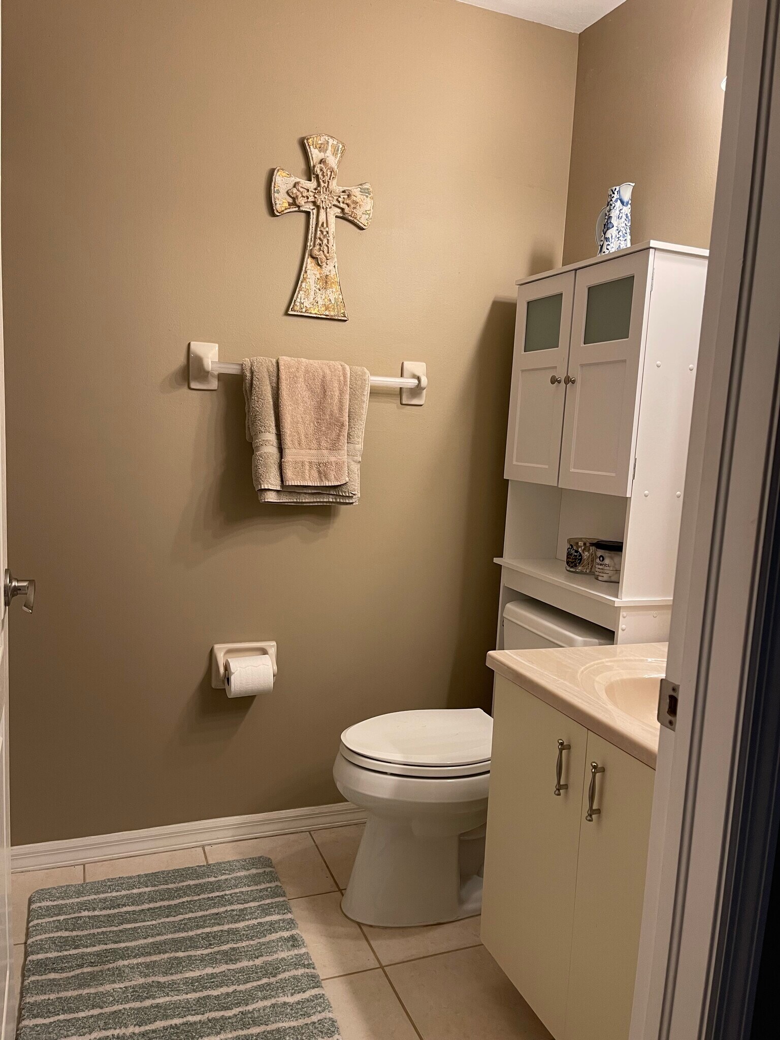 Master bathroom with shower - 13120 Whitehaven Ln