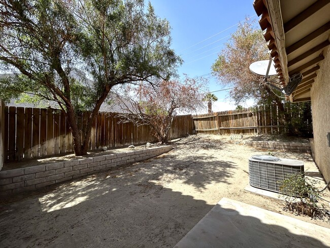Building Photo - AVAILABLE NOW!! 2 Bed/2 Bath Apartment in ...