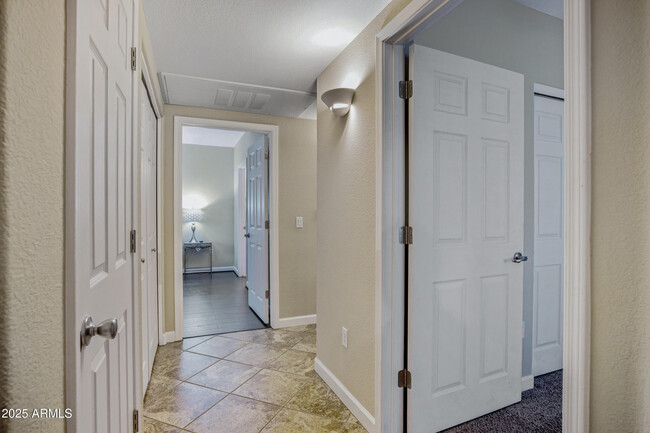 Building Photo - 4925 E Desert Cove Ave