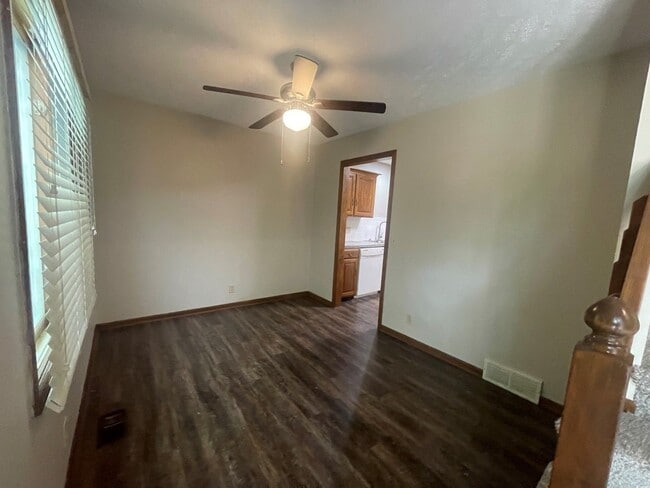 Building Photo - Nice Town Home in Bellevue!