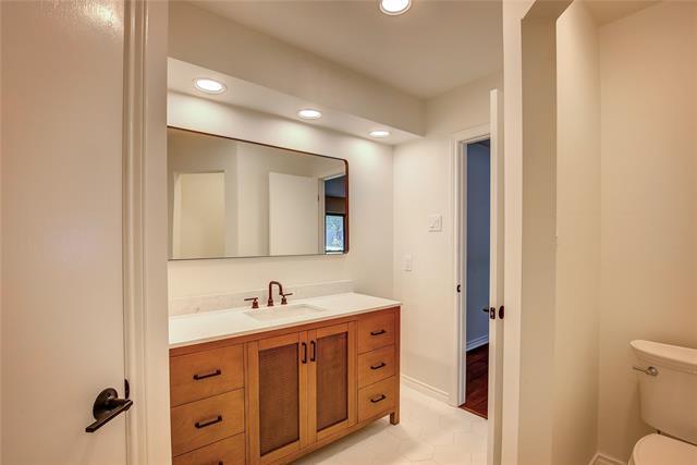 Building Photo - 307 Oakmont Dr