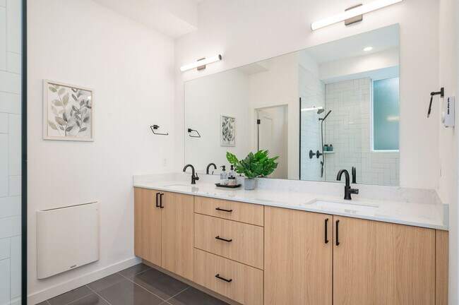 Building Photo - 6125 Sand Point Way NE