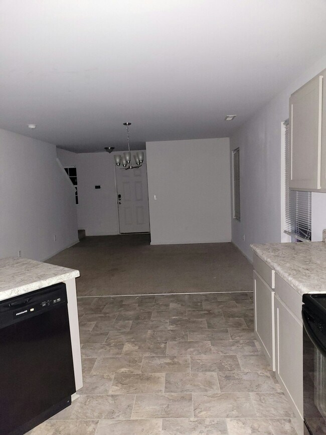 Building Photo - 285 Riley Wy