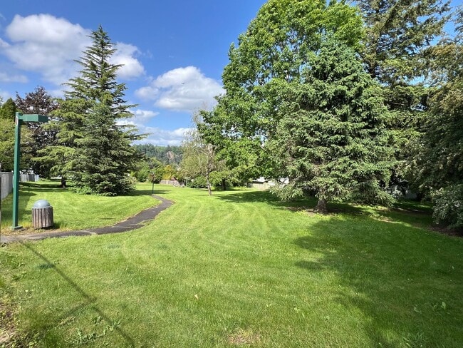 Building Photo - Remodeled 3 Bedroom Troutdale Home