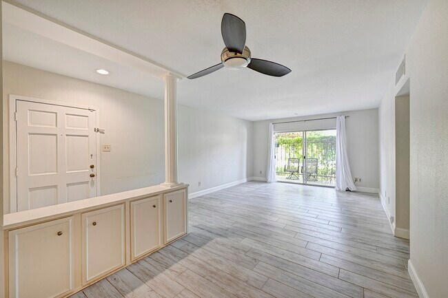 Building Photo - 2230 S Piney Point Rd