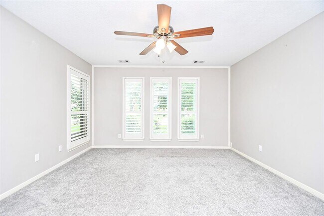 Building Photo - 811 Sugar Plum Cir