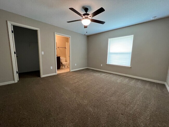 Building Photo - Charming 3-Bedroom, 2-Bathroom Single-Family Home in Ocklawaha!