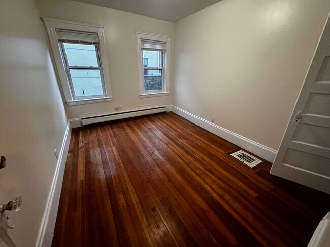 Building Photo - 26 Holworthy Pl