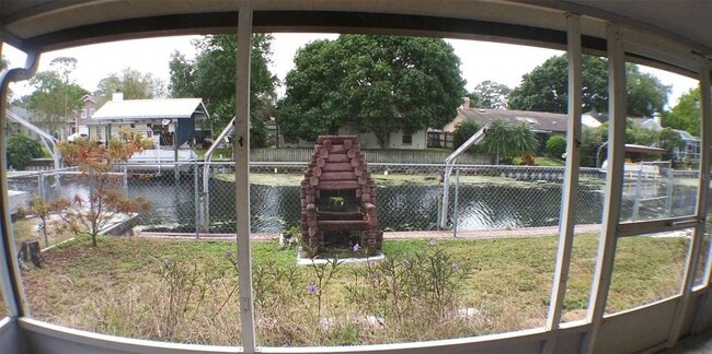 Building Photo - 28 Oak Ave