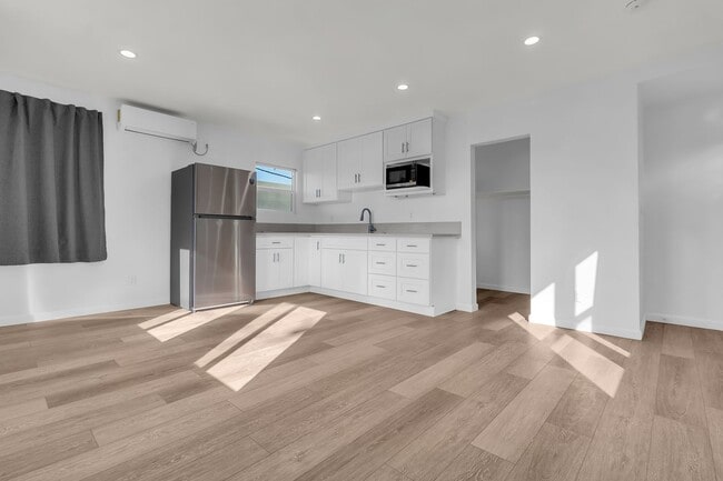 Building Photo - 1155 W Exposition Blvd