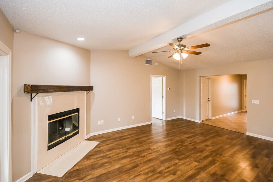 Building Photo - 11180 Barbizon Cir E