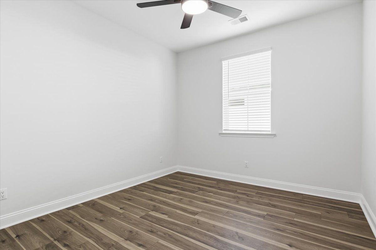 Building Photo - 155 Weekend Ave