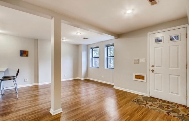 Building Photo - 722 S Oakley Blvd