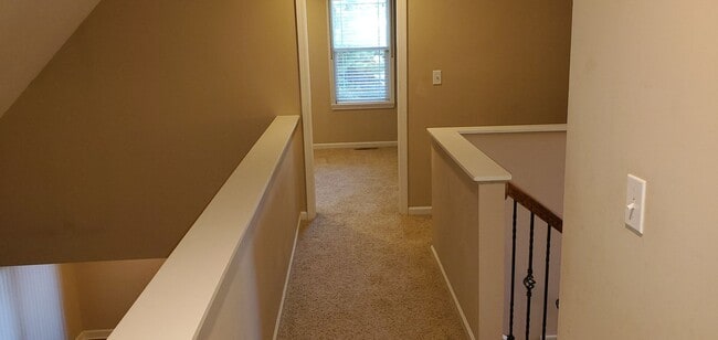 Building Photo - 3 bd, 2.5 ba home in SW Columbia near Nifo...