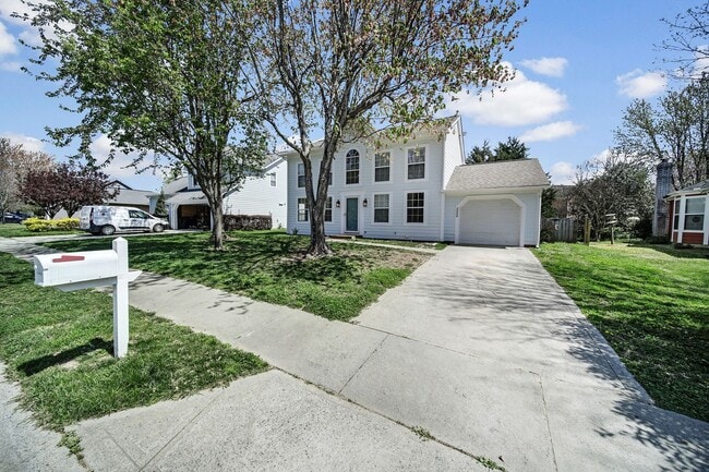 Building Photo - Wonderful Three Bed Two and a Half Bath Ho...
