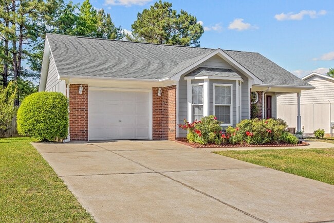 Building Photo - 3 Bedroom 2 Bathroom Nest in Fayetteville
