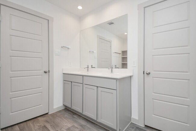 Building Photo - 12814 Heddington Grv Ln