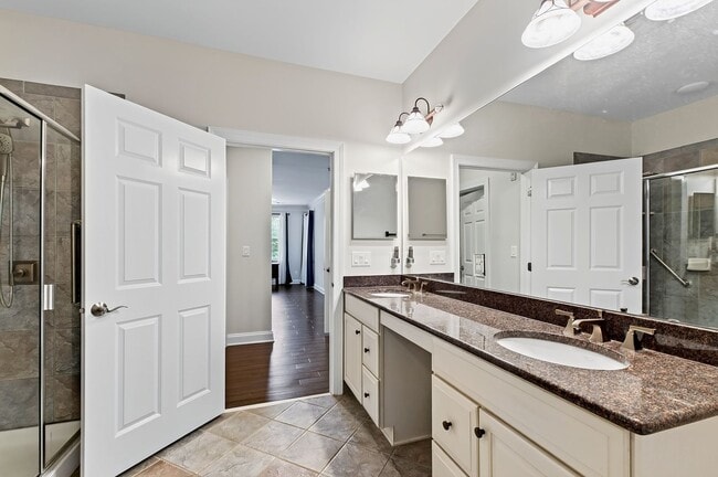 Building Photo - 10411 Rosegate Ct