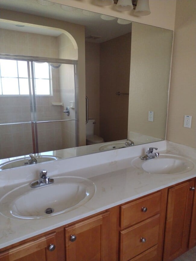 Building Photo - Beautiful home in Stonecrest