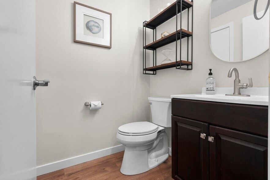 Building Photo - 26 Linden St