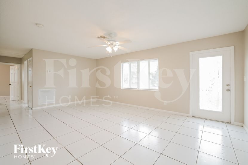 Building Photo - 22 Willow St