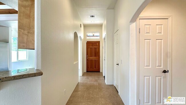 Building Photo - 51220 Avenida Velasco