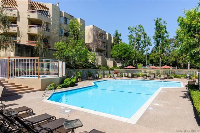 Building Photo - 6960 Golfcrest Dr