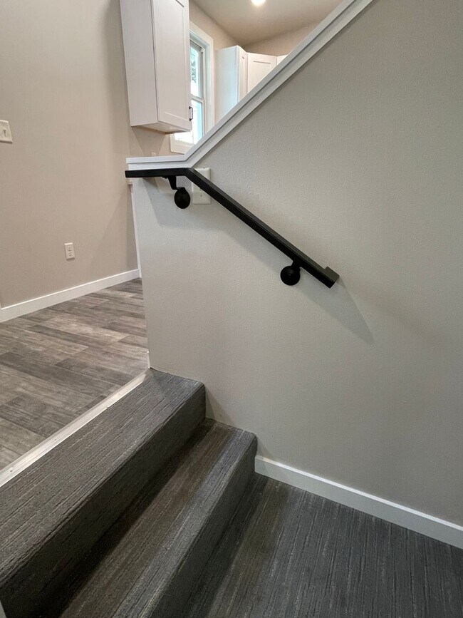 Building Photo - Newly Remodeled 2 Bed 1.5 Bath Home will Large Oversized 2-Stall Garage!