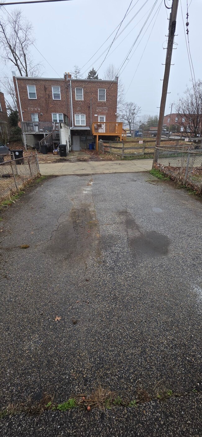 Building Photo - 8558 Willow Oak Rd