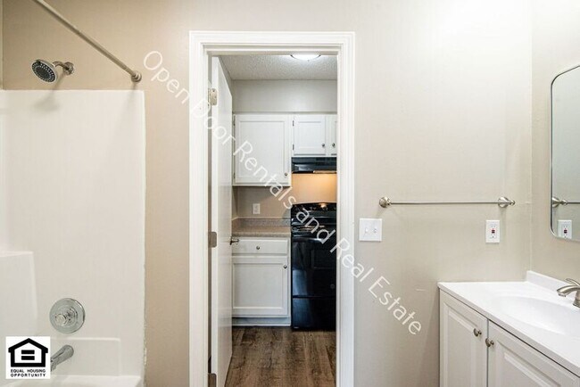 Building Photo - 501 Autumn Hills Dr