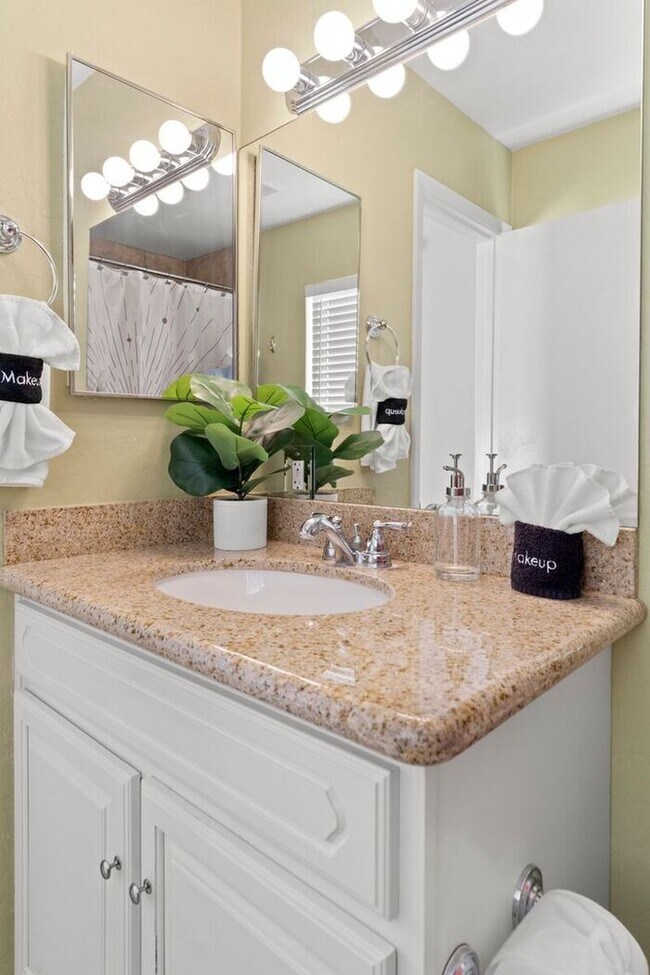 Building Photo - UN-FURNISHED!! 3 Bedroom/ 2Bath in Heart of Scottsdale!!